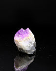Strahlender Amethyst Kristall, Heilstein für klare Meditation, violette natürliche Form.