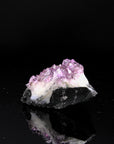 Hochwertiger Amethyst Kristall, Heilstein für intuitive Schutz, klare violette Struktur.