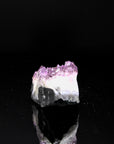 Hochwertiger Amethyst Kristall, fördert energetische Klarheit, violette natürliche Form.
