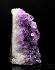 Amethyst Kristall für Klarheit, Heilstein für meditative Energie, violette Oberfläche.