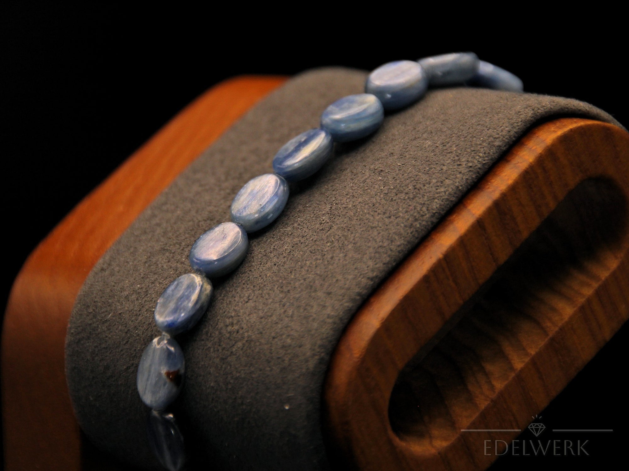 Kyanit (Disthen) Armband – Amorph – Erdende Perlen aus der Natur