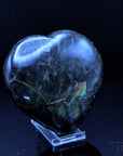 Klarer Labradorite, Heilstein für spirituellen Schutz, bunte glänzende Struktur.