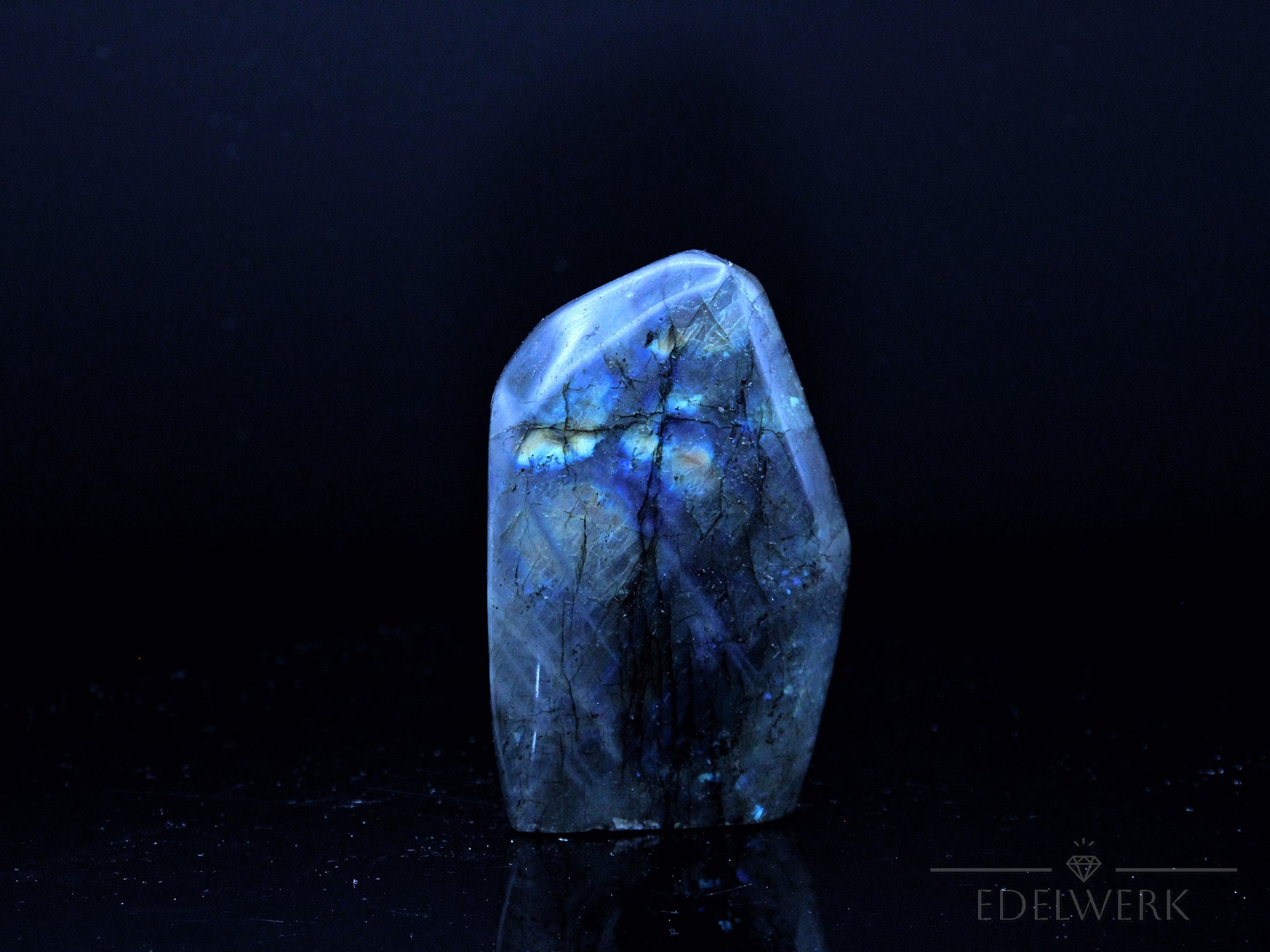 Natürlicher Labradorite, Heilstein für meditative Klarheit, bunte Form.