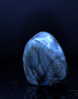 Klarer Labradorite, fördert intuitive Energie, durchsichtige bunte Oberfläche.