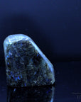 Klarer Labradorite, Heilstein für spirituelle Harmonie, bunte glänzende Struktur.