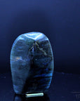 Natürlicher Labradorite, fördert intuitive Energie, bunte glänzende Struktur.