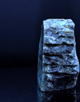 Strahlender Labradorite, fördert ausgewogene Energie, bunte Kristallstruktur.