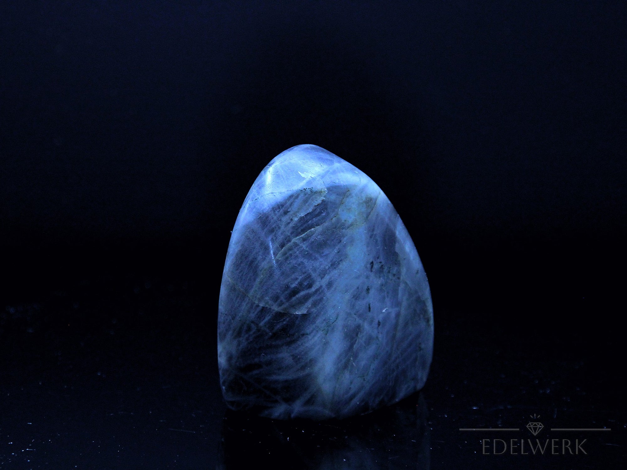 Klarer Labradorite, Heilstein für spirituelle Inspiration, bunte glänzende Struktur.