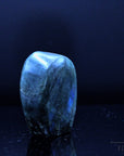 Natürlicher Labradorite, fördert energetische Klarheit, bunte natürliche Form.