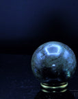 Labradorite Kristall, Heilstein für spirituelle Meditation, bunte glänzende Struktur.