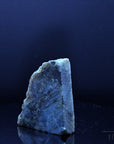 Labradorite Heilstein, Heilstein für spirituelle Harmonie, bunte glänzende Form.