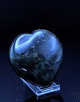 Strahlender Labradorite, Heilstein für meditative Ruhe, bunte glänzende Form.
