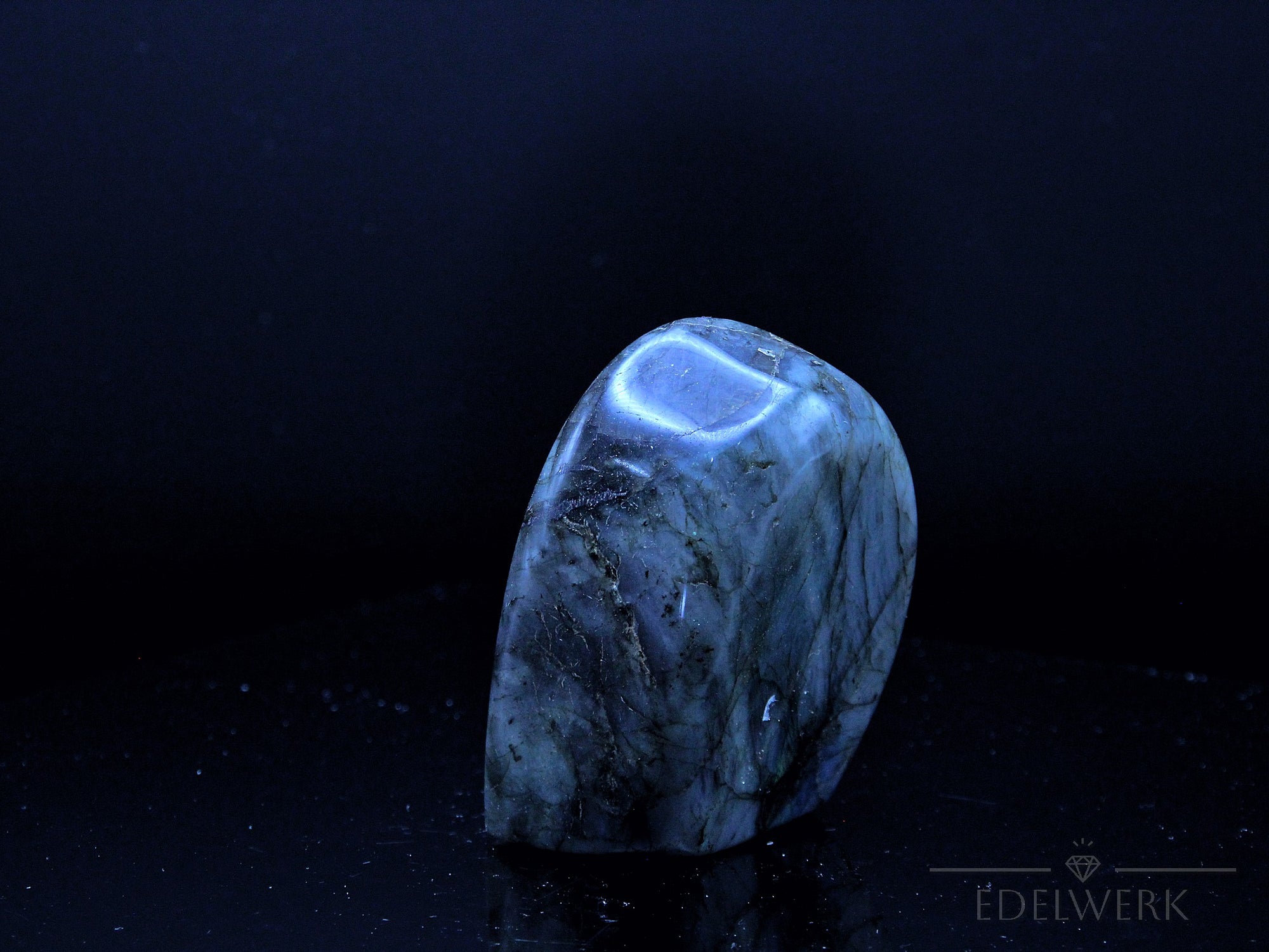 Klarer Labradorite, Heilstein für klare Inspiration, bunte Kristallform.