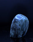 Klarer Labradorite, Heilstein für klare Inspiration, bunte Kristallform.