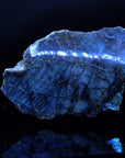 Strahlender Labradorite, fördert meditative Kraft, bunte Kristallstruktur.