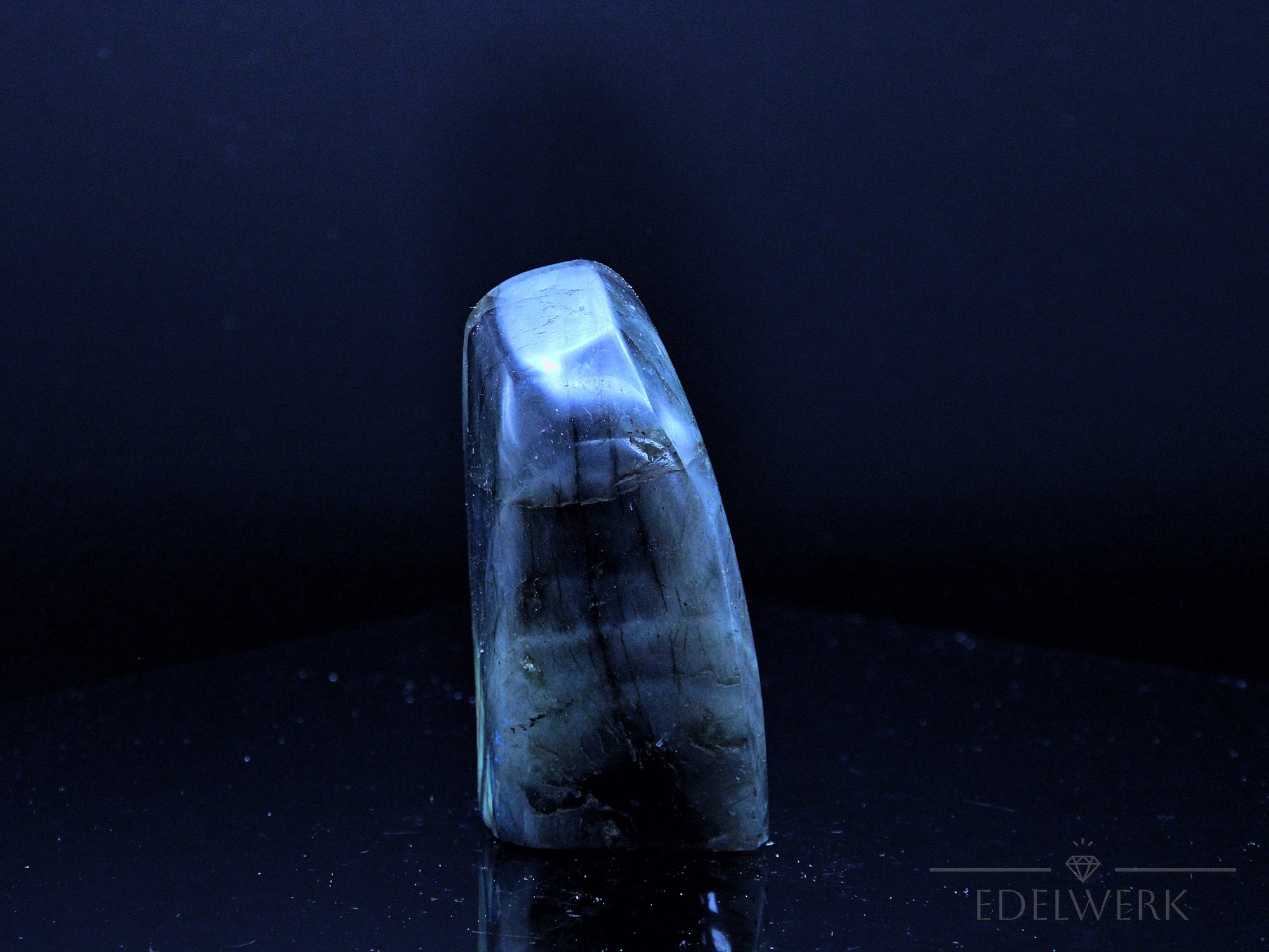 Klarer Labradorite, Heilstein für meditative Energie, durchsichtige bunte Struktur.