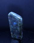 Labradorite Kristall, Heilstein für klare Meditation, bunte Kristallform.