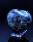 Labradorite Heilstein, fördert intuitive Energie, bunte Kristallstruktur.