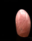 Klarer Rosenquarz, fördert energetische Klarheit, rosa natürliche Form.