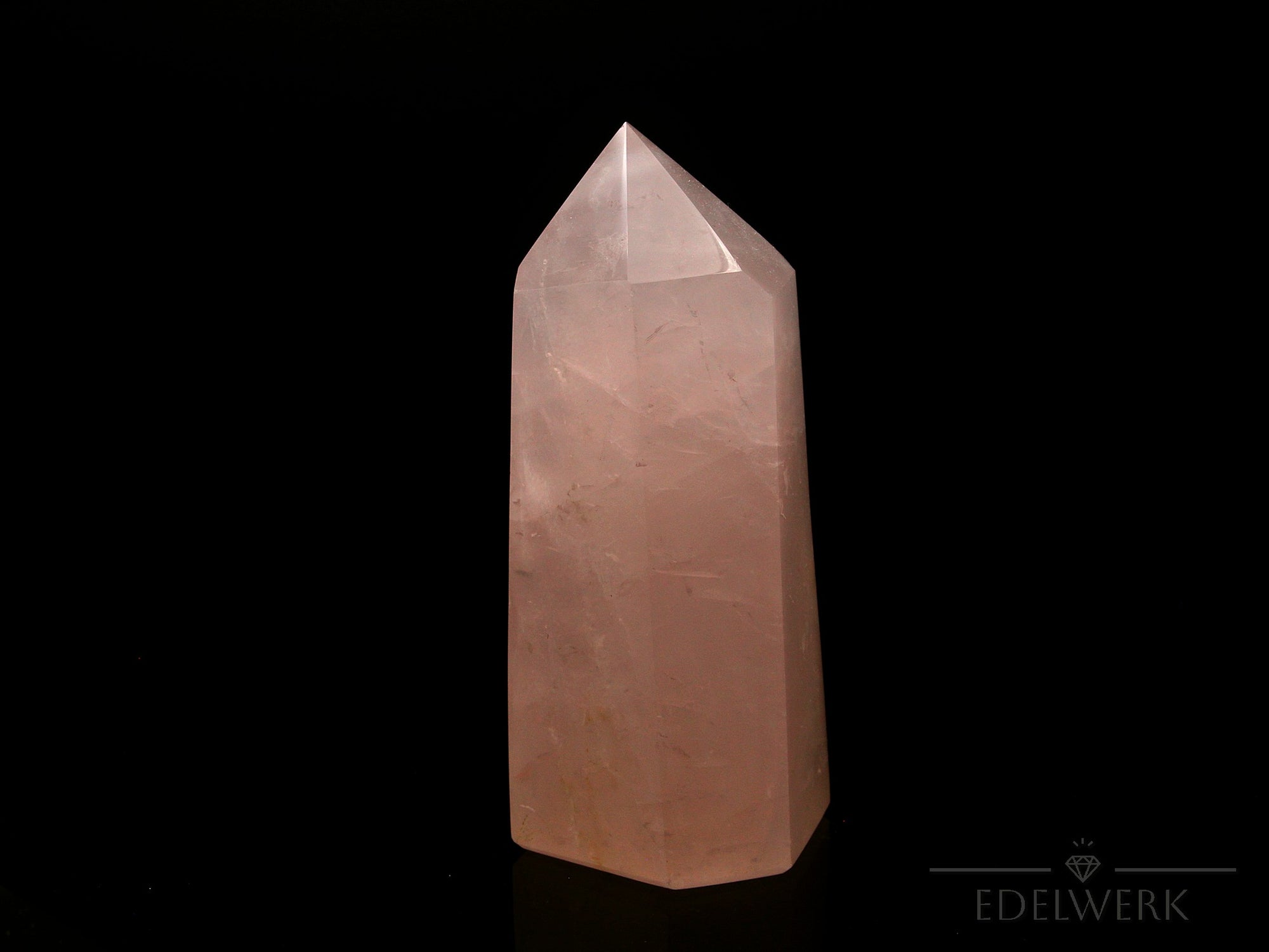 Klarer Rosenquarz, Heilstein für energetische Balance, rosa Kristalloberfläche.