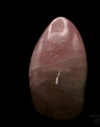 Natürlicher Rosenquarz, fördert intuitive Energie, rosa glänzende Struktur.