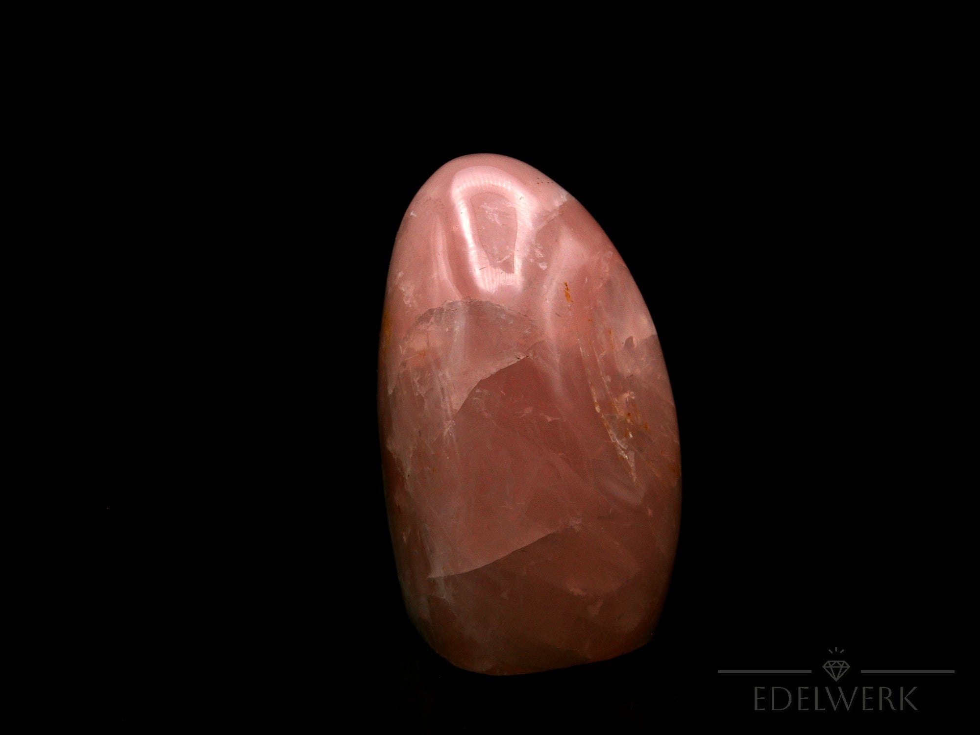 Strahlender Rosenquarz, fördert spirituelle Ruhe, rosa Kristalloberfläche.