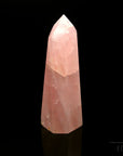 Strahlender Rosenquarz, fördert spirituelle Energie, rosa Kristalloberfläche.