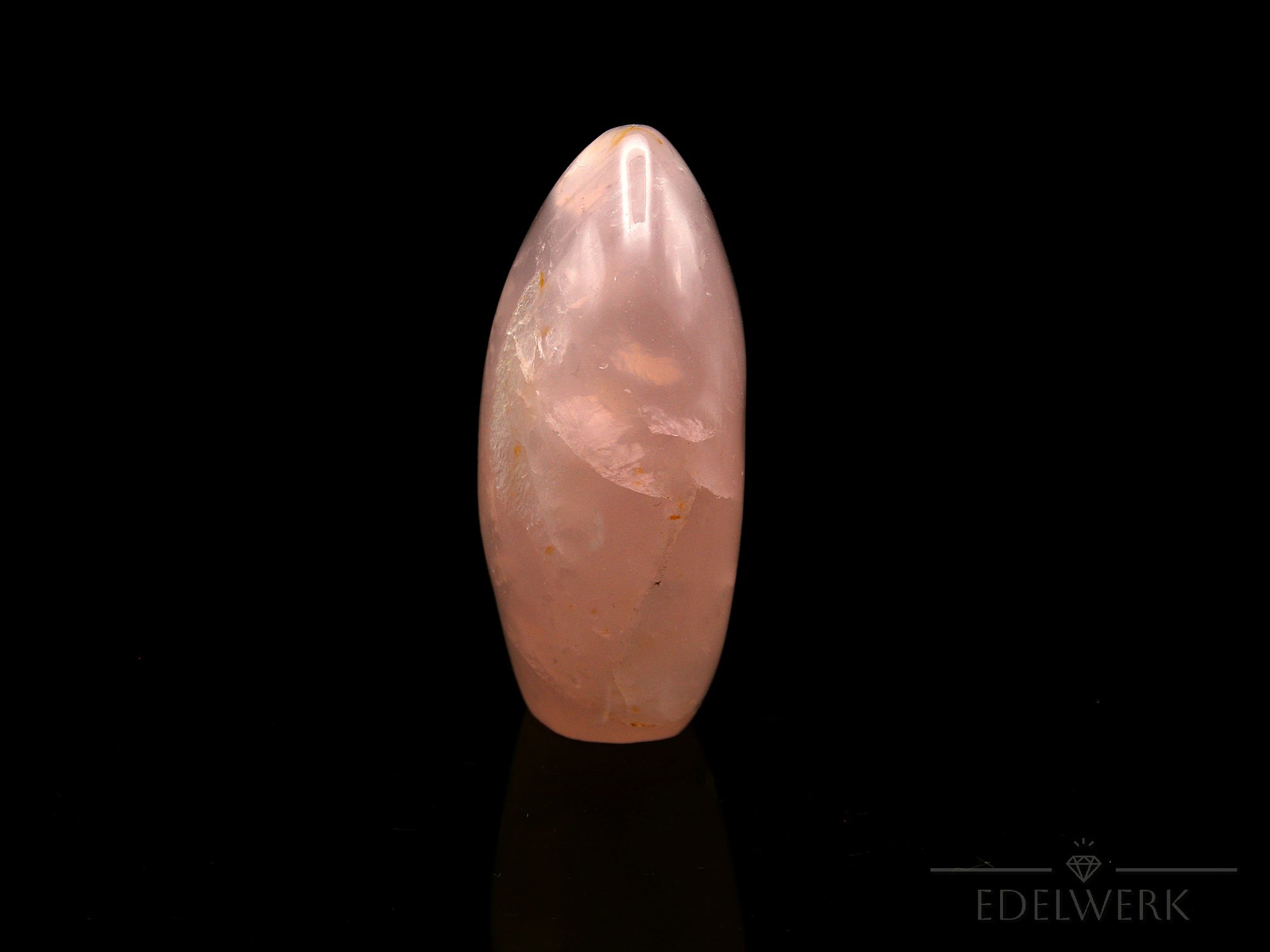 Klarer Rosenquarz, Heilstein für spirituelle Ausgeglichenheit, rosa glänzende Struktur.