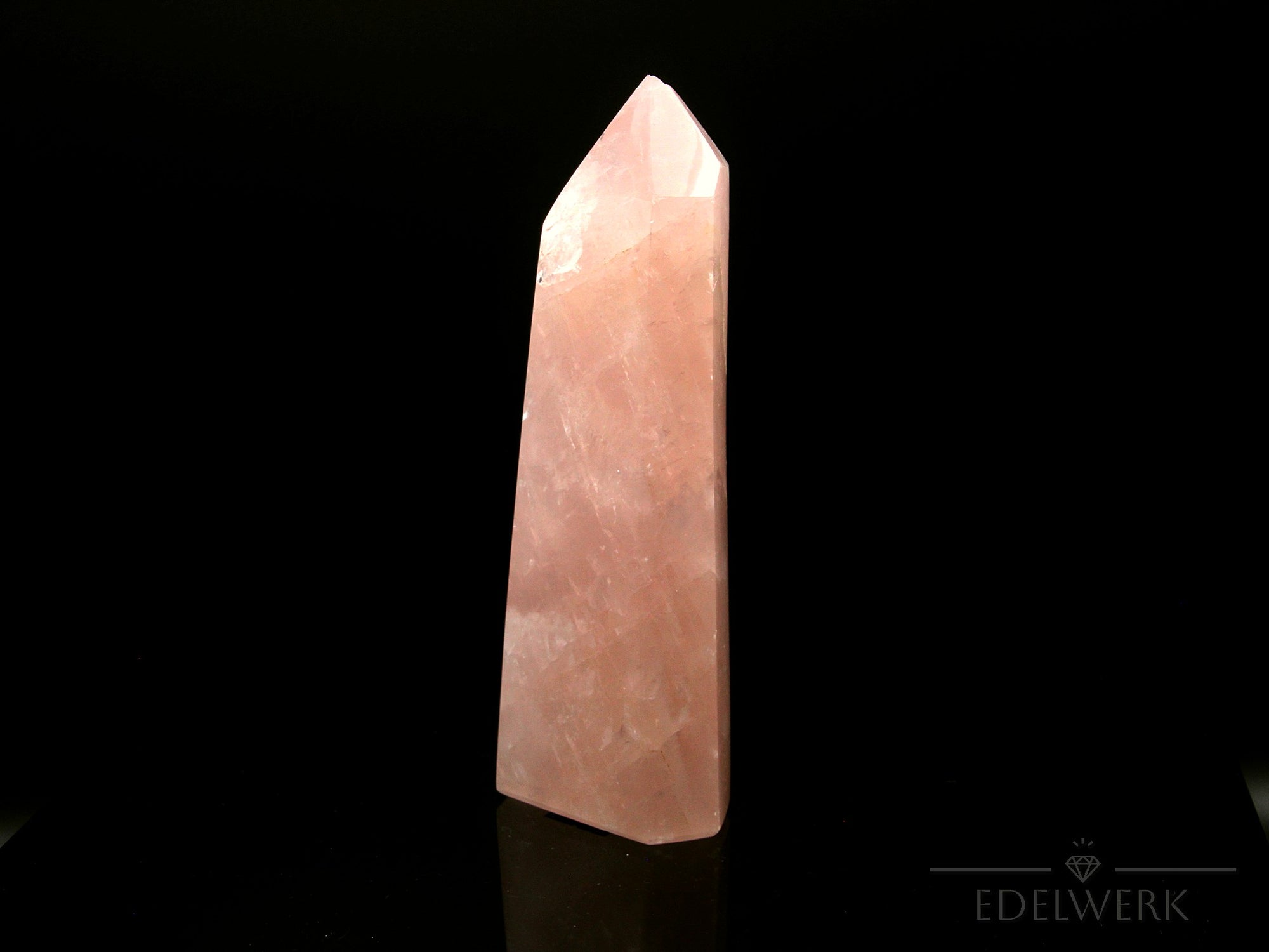 Klarer Rosenquarz, Heilstein für meditative Harmonie, rosa glänzende Struktur.