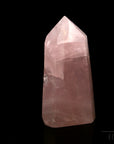 Natürlicher Rosenquarz, fördert meditative Ruhe, ungeschliffene rosa Struktur.