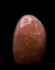 Strahlender Rosenquarz, Heilstein für spirituelle Ausgeglichenheit, rosa glänzende Form.