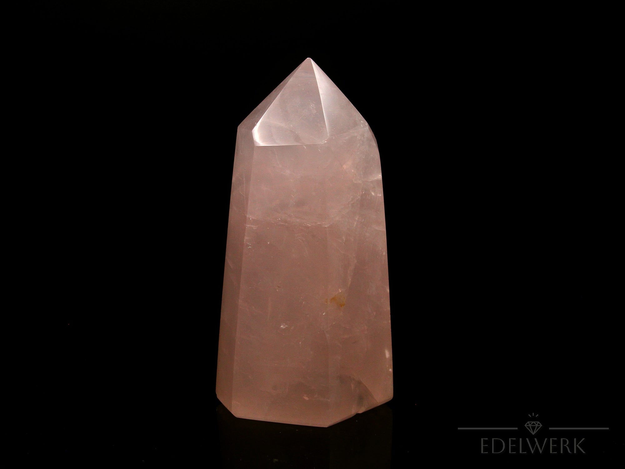 Klarer Rosenquarz, Heilstein für meditative Ruhe, durchsichtige rosa Struktur.