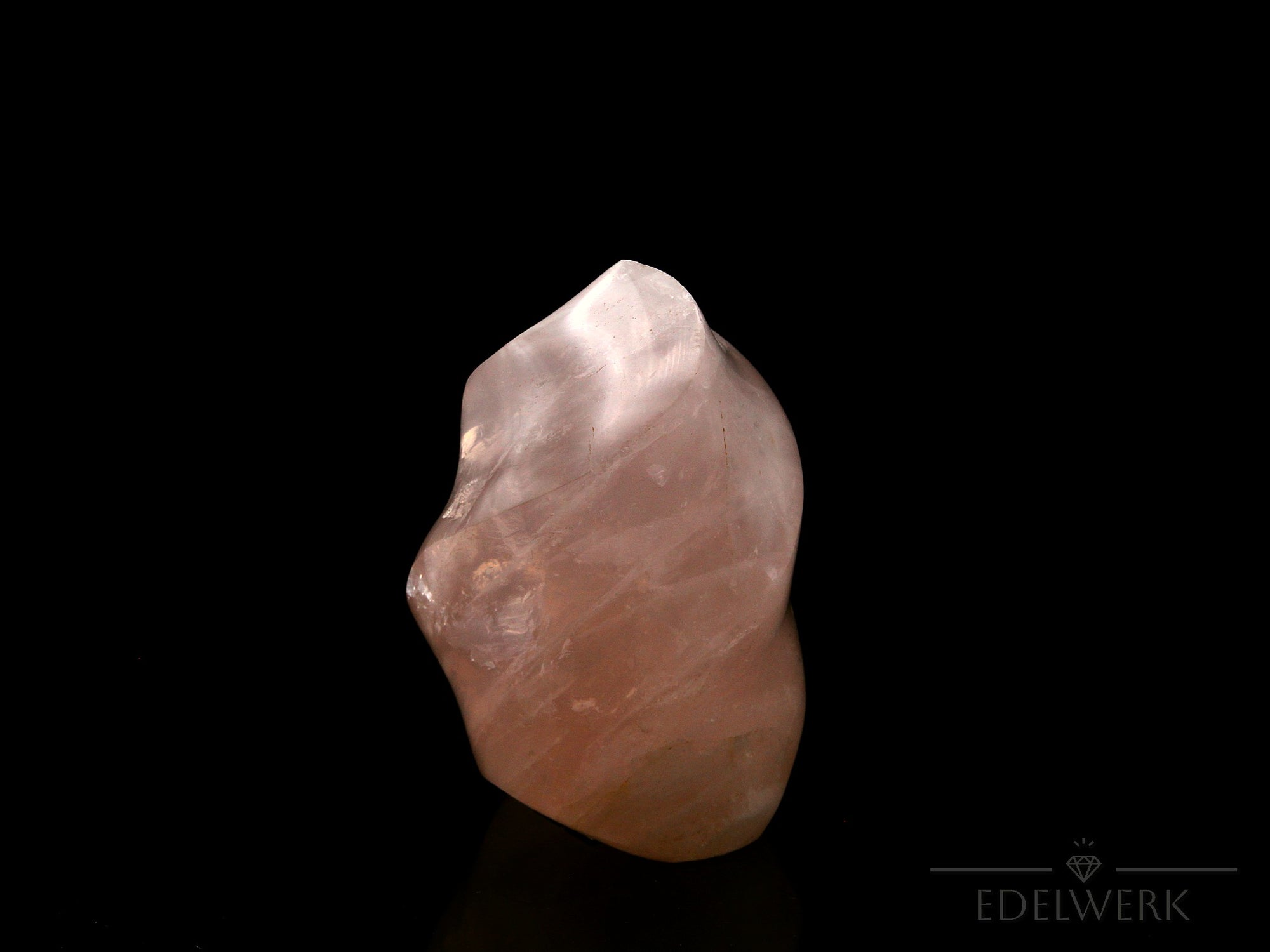 Rosenquarz Heilstein, fördert meditative Harmonie, rosa natürliche Struktur.