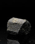 Strahlender Schwarzer Turmalin, fördert spirituelle Harmonie, schwarze strahlende Form.