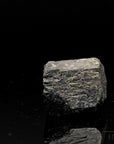 Strahlender Schwarzer Turmalin, Heilstein für energetische Ruhe, schwarze Kristalle.