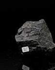 Natürlicher Schwarzer Turmalin, Heilstein für spirituelle Erdung, schwarze Form.