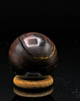Tigeraugen Kugel Planet, Heilstein für klare Energie, gold-braune Kristallform.