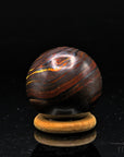Tigeraugen Kugel Planet, Heilstein für innere Klarheit, glänzende gold-braune Form.