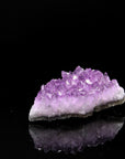 Violetter Amethyst Kristall, Heilstein für energetische Ruhe, violette Struktur.