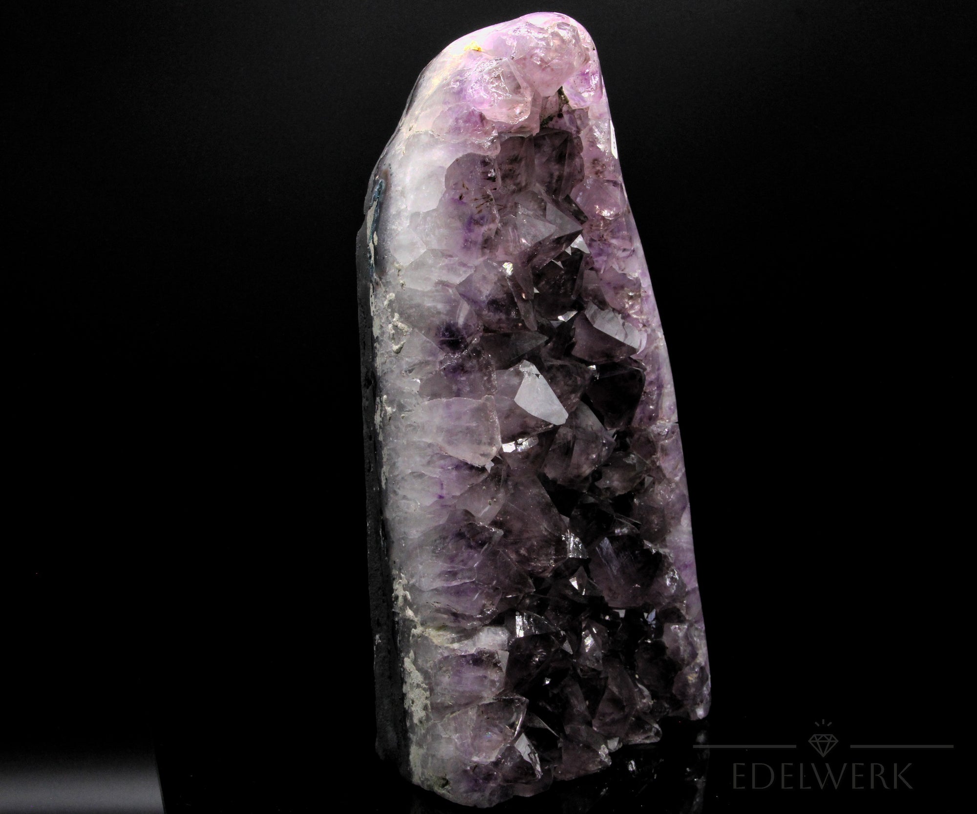 Amethyst Druse für Deko, fördert harmonische Energie, violette Drusenstruktur.