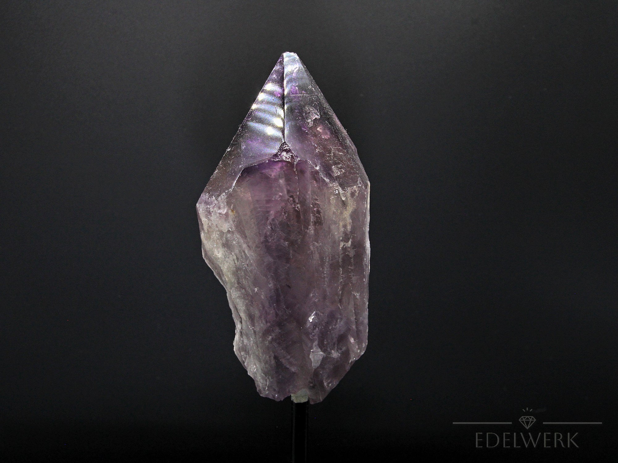 Ametrin Kristall, fördert ausgewogene Energie, violette-gelbe Kristalloberfläche.