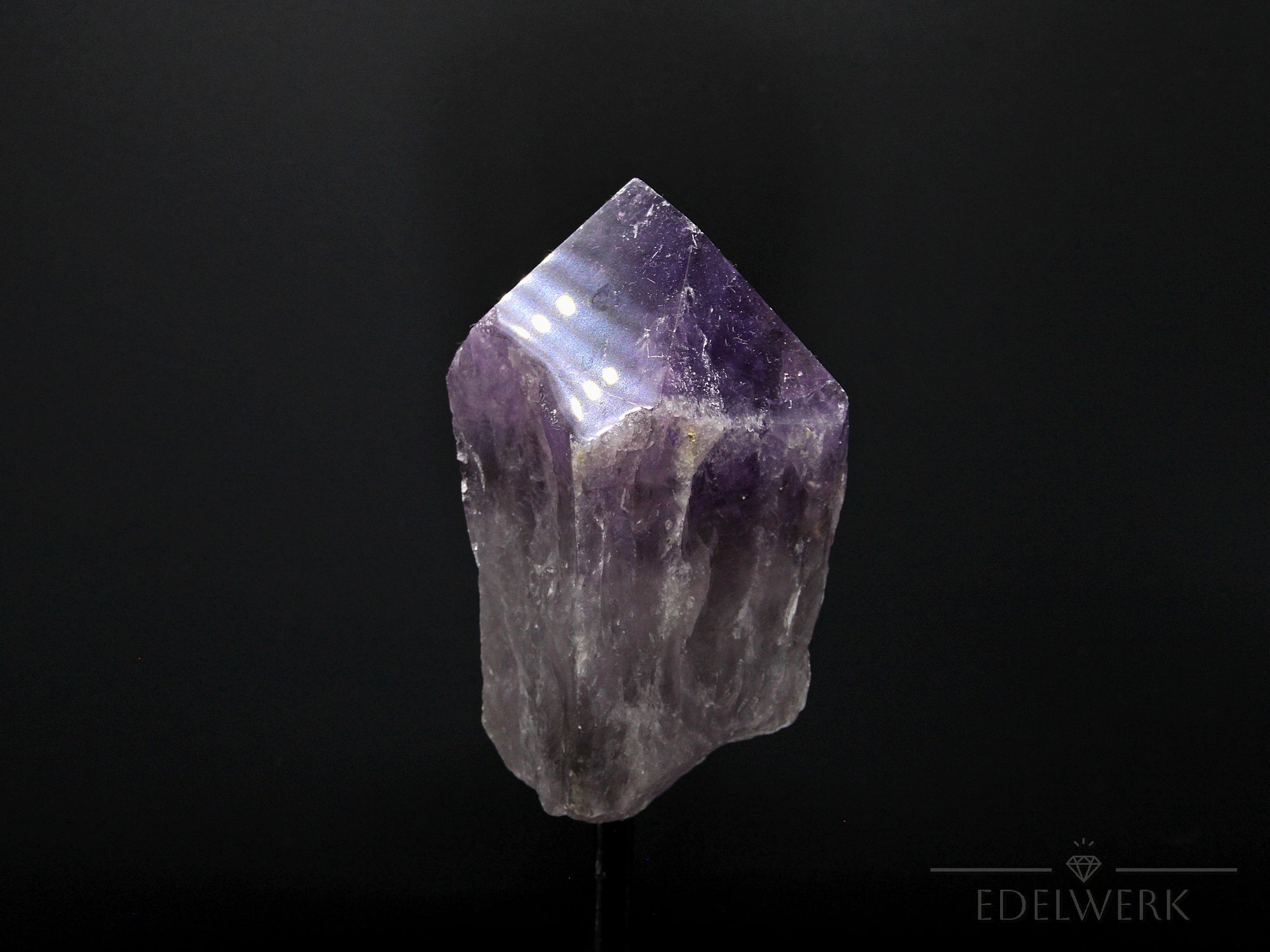 Strahlender Ametrin, fördert harmonische Energie, violette-gelbe Kristallstruktur.