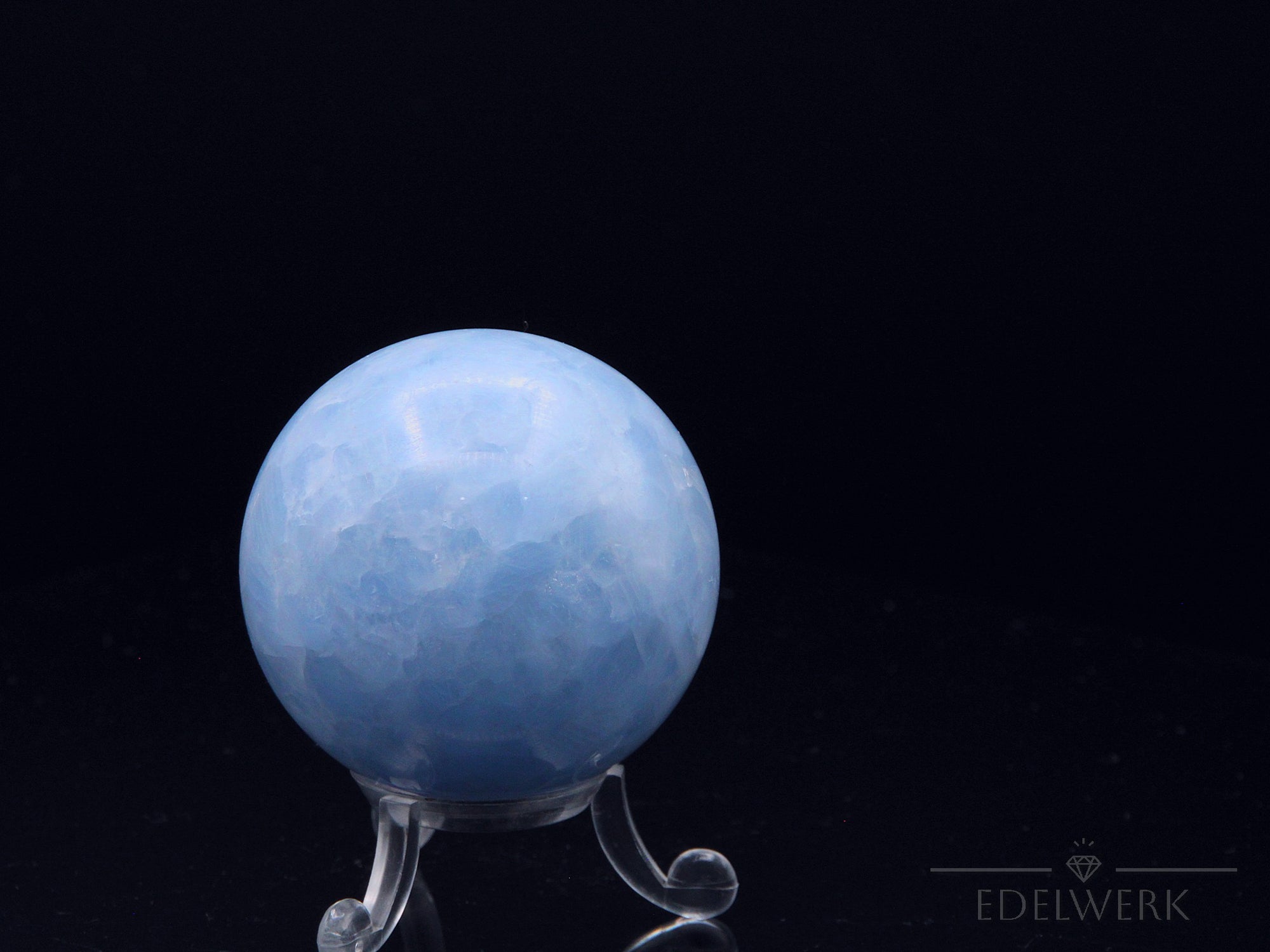 Blauer Calcit Kristall, fördert meditative Entspannung, blaue Kristallform.