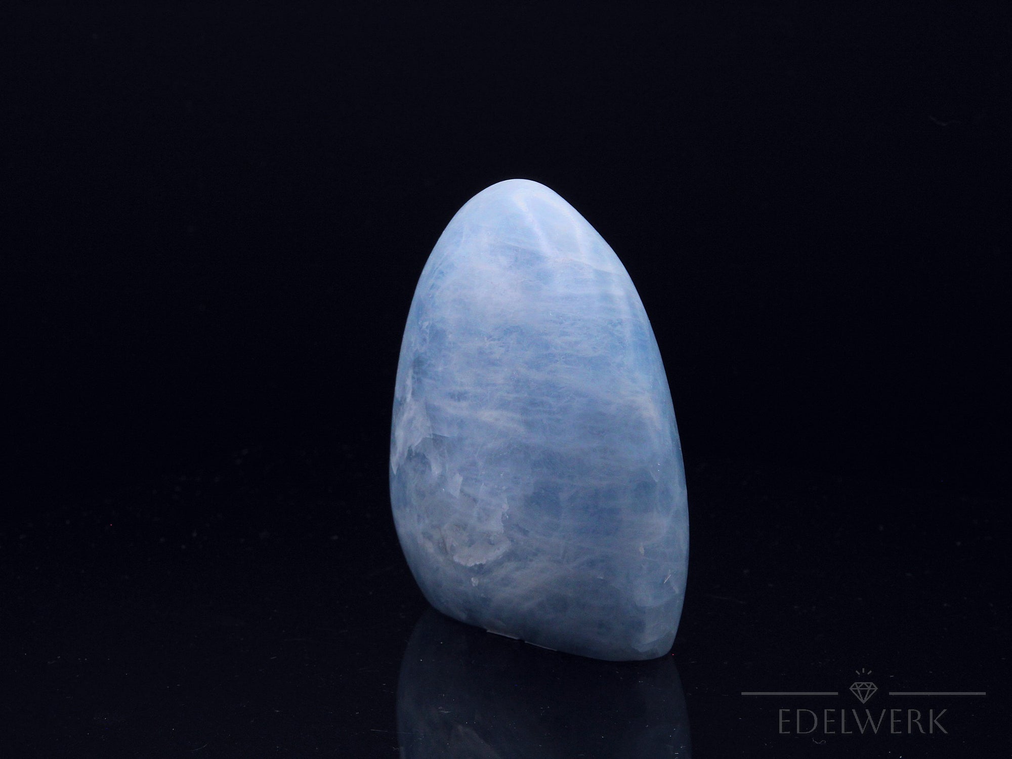 Natürlicher Blauer Calcit, fördert meditative Ruhe, blaue Struktur.