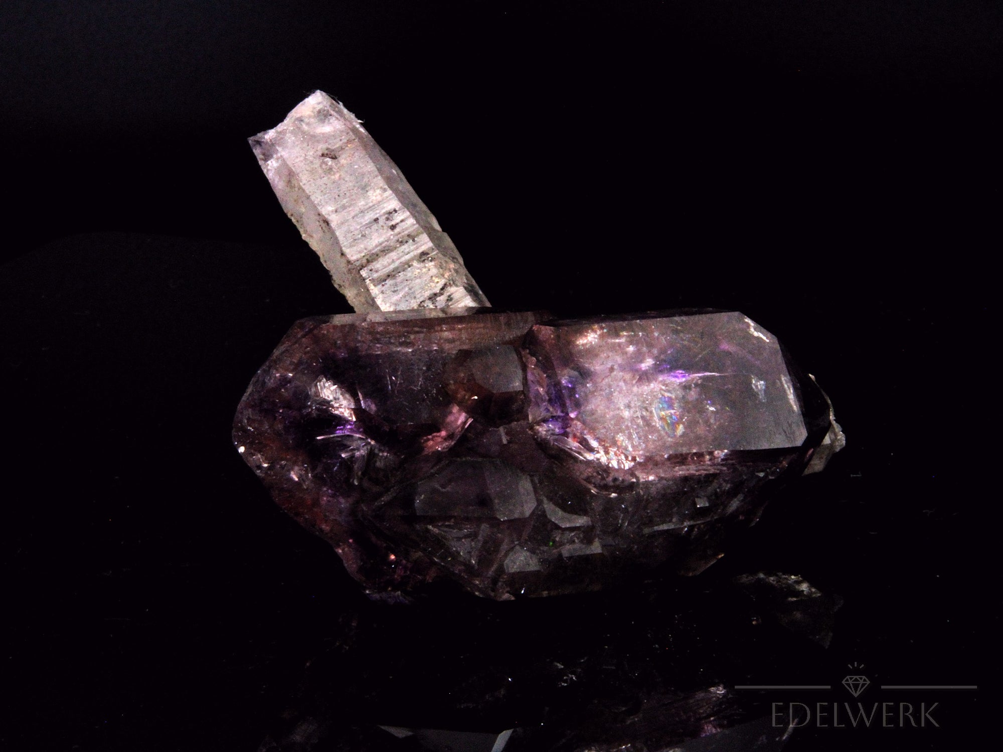 Klarer Brandbergamethyst, Heilstein für ausgewogene Energie, violette Kristalle.