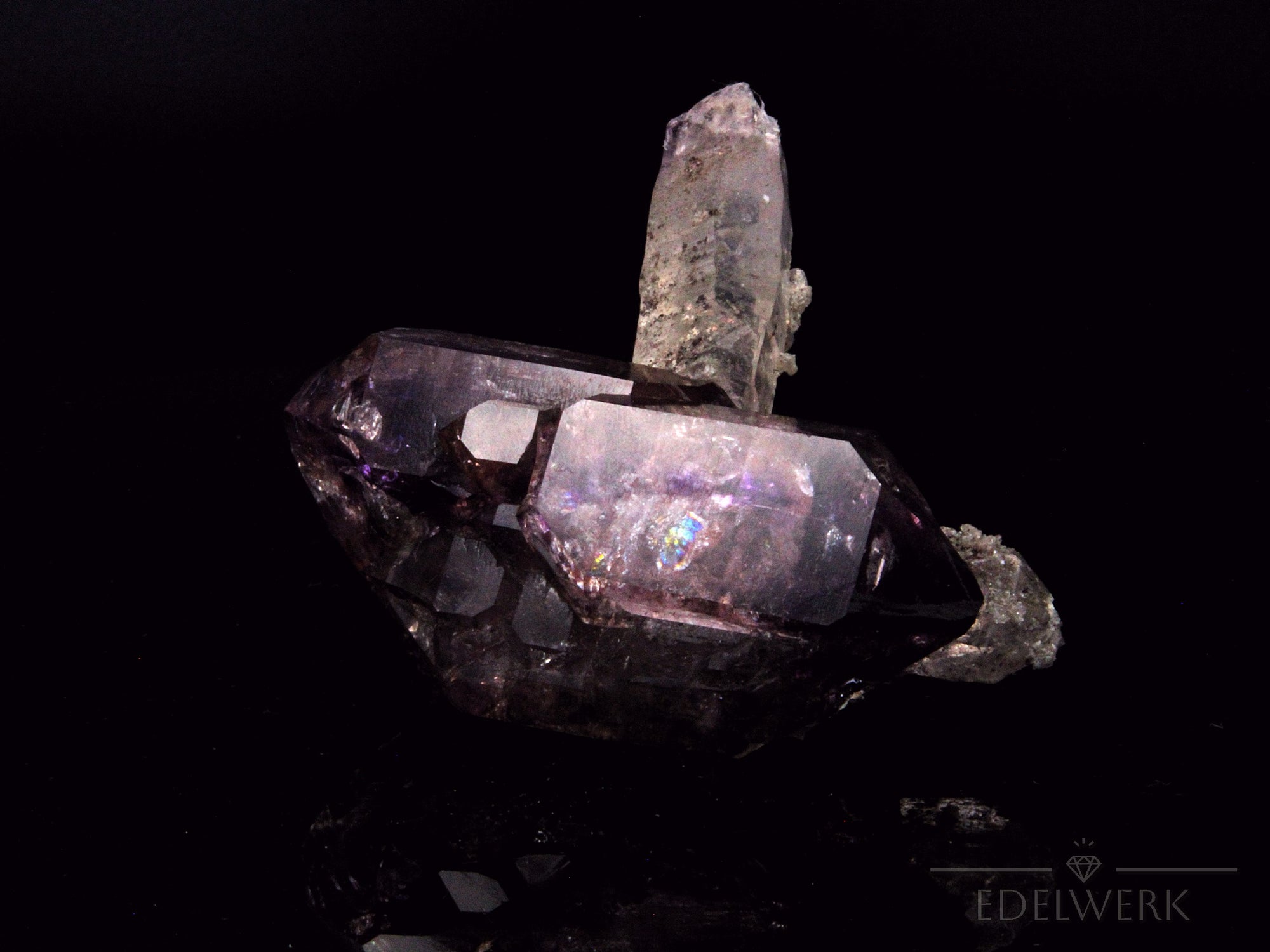 Klarer Brandbergamethyst, fördert energetische Harmonie, durchsichtige violette Oberfläche.