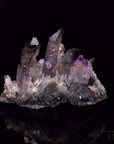 Brandbergamethyst Heilstein, fördert schützende Ruhe, violette glänzende Kristalle.