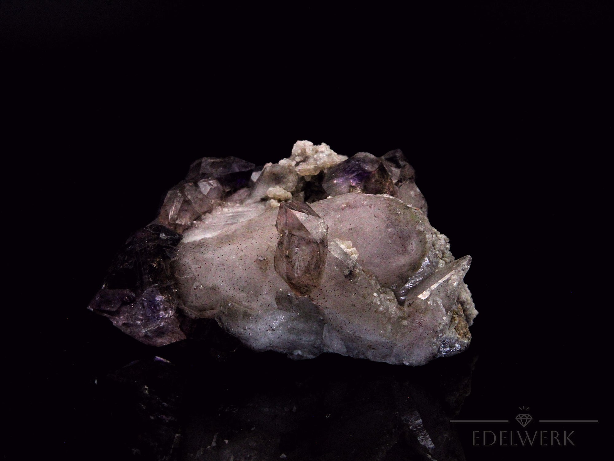 Natürlicher Brandbergamethyst, fördert spirituelle Harmonie, violette natürliche Struktur.