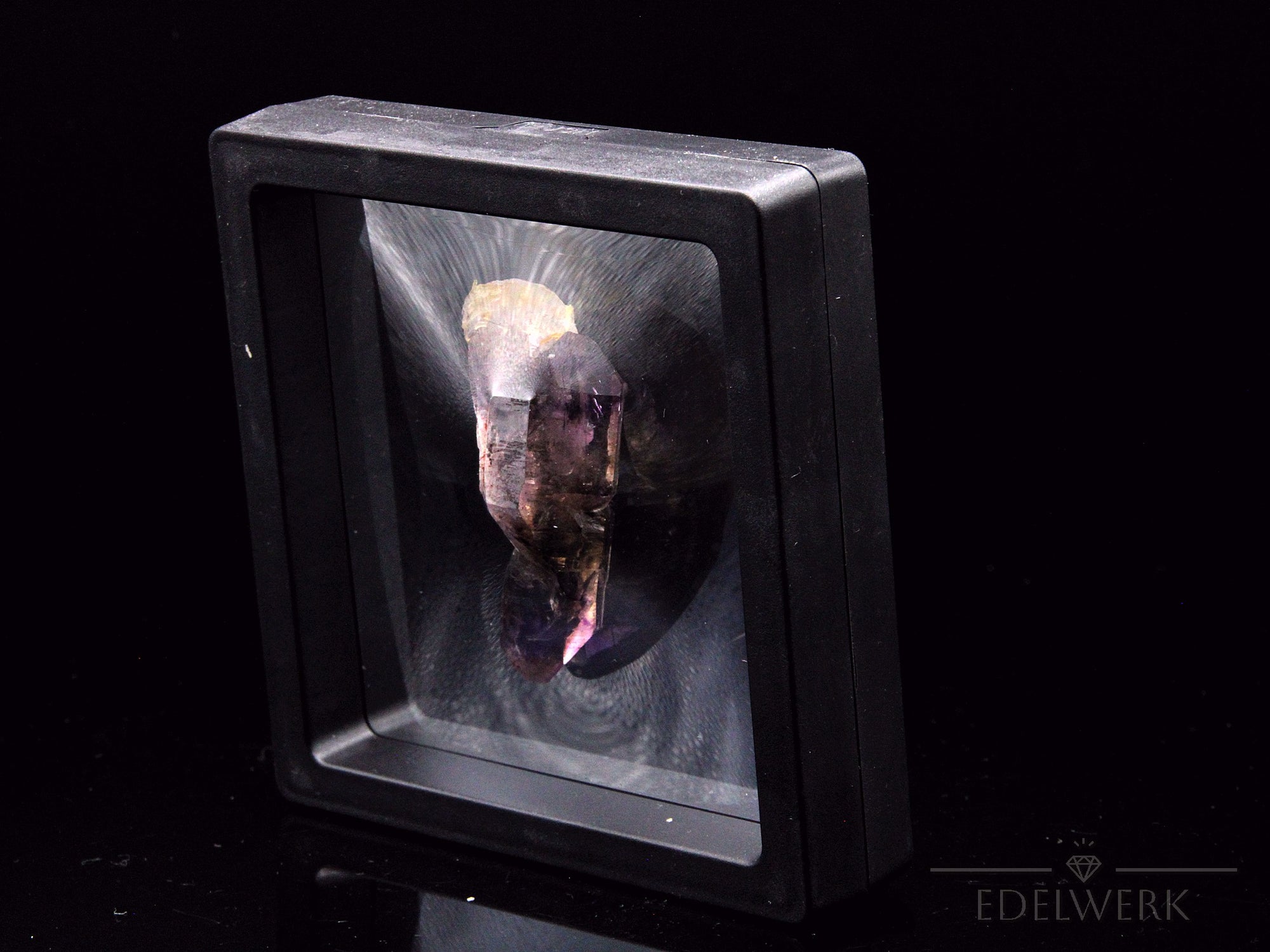 Klarer Brandbergamethyst, Heilstein für spirituelle Intuition, violette Struktur.