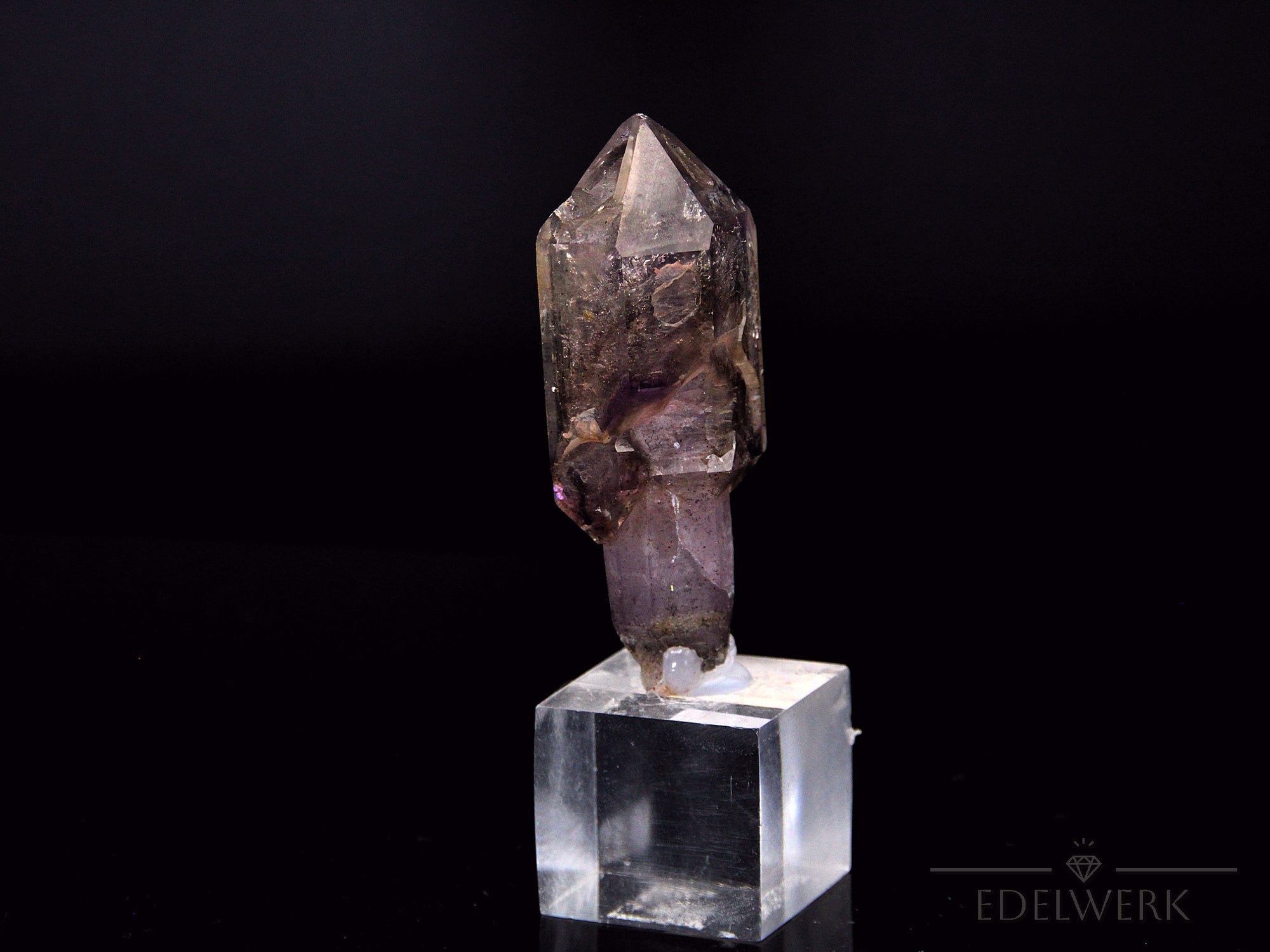 Klarer Brandbergamethyst, Heilstein für spirituellen Schutz, violette Struktur.